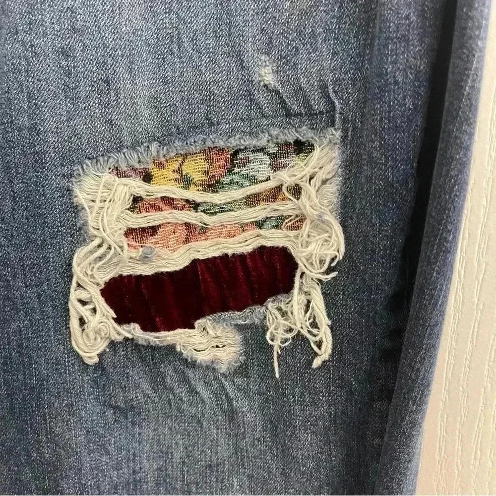 Distressed Denim Jeans with Fabric Underlay - Picture 5 of 11